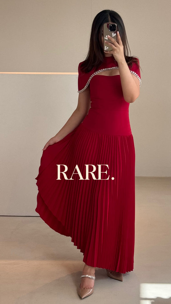 CAPE SHOULDER PLEATED DRESS